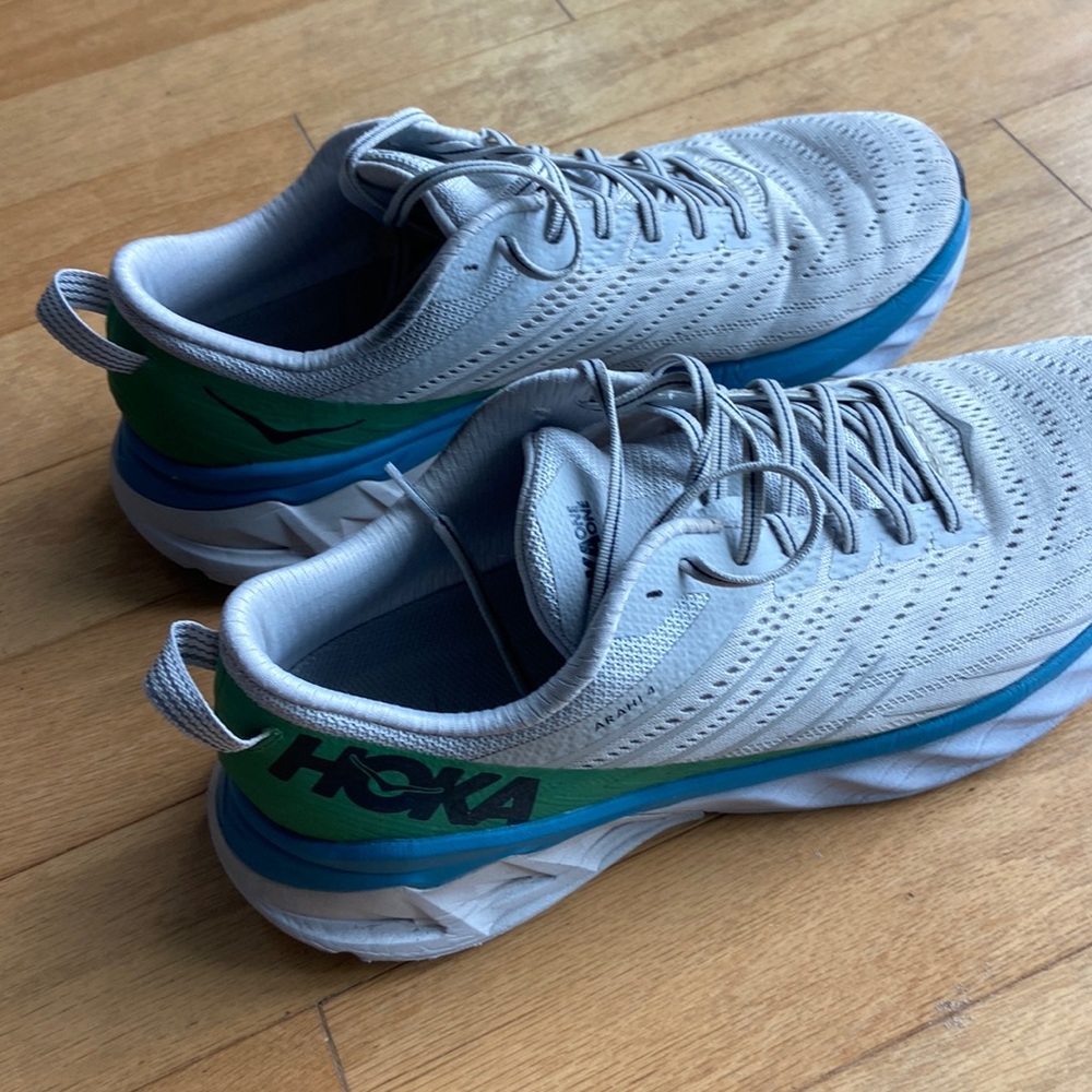 Hoka Arahi 4